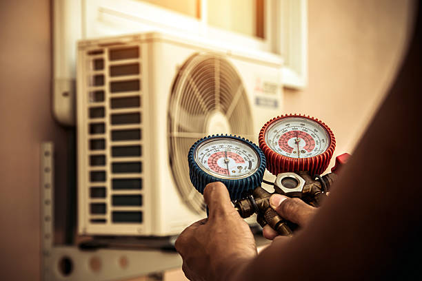 Professional Hvac technician working in Prineville, OR